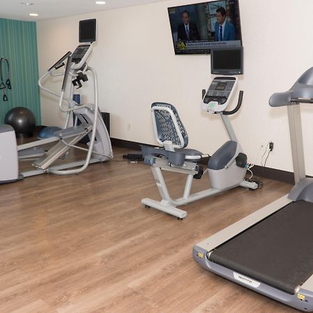 Holiday Inn Express Hotel & Suites Madison By Ihg Buitenkant foto