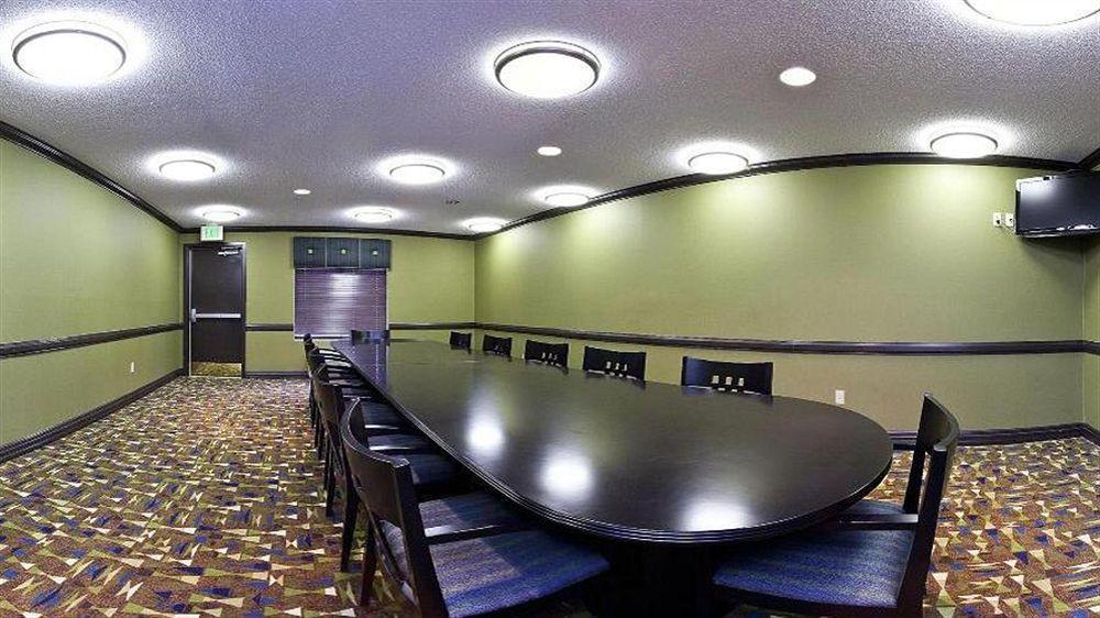 Holiday Inn Express Hotel & Suites Madison By Ihg Buitenkant foto