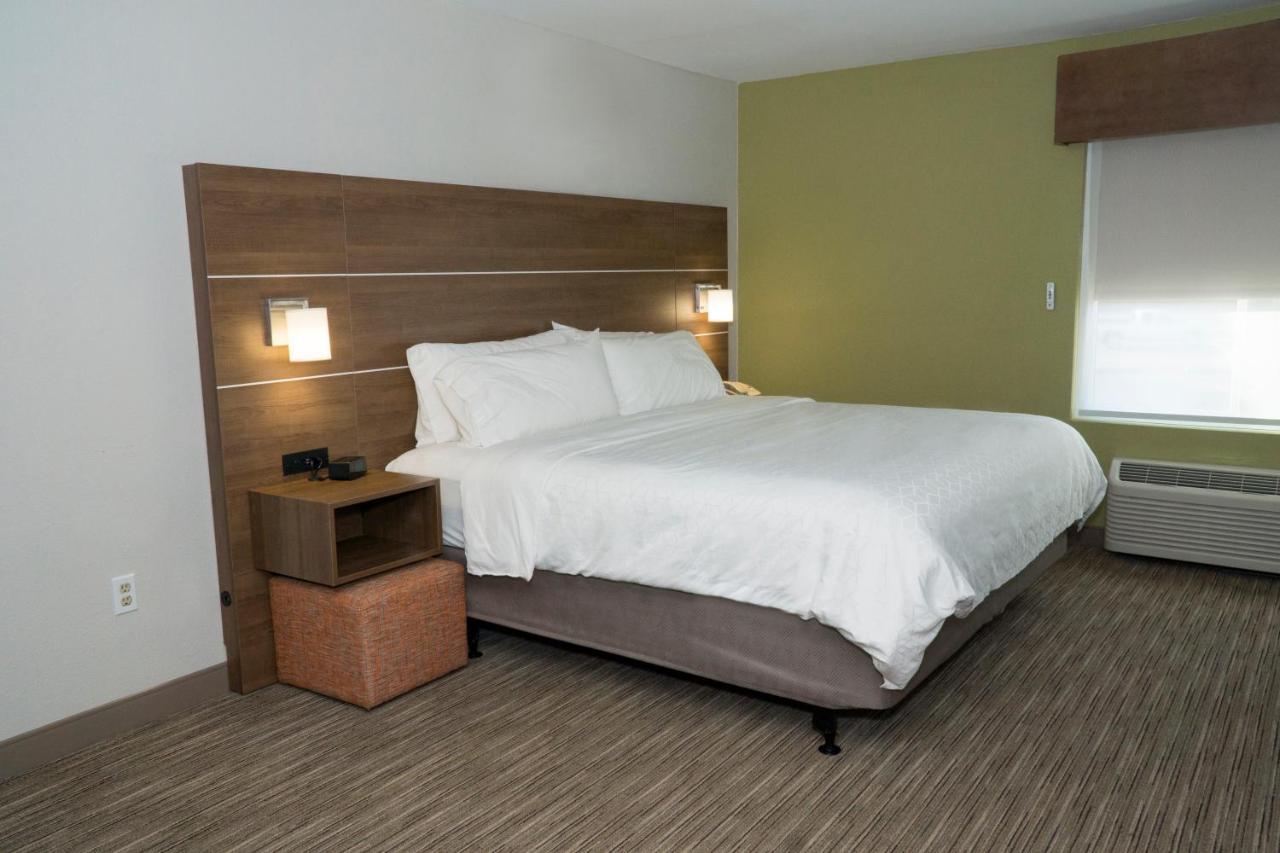 Holiday Inn Express Hotel & Suites Madison By Ihg Buitenkant foto