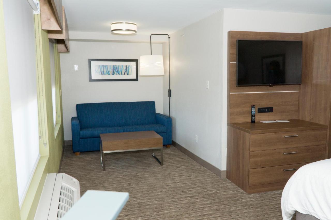 Holiday Inn Express Hotel & Suites Madison By Ihg Buitenkant foto