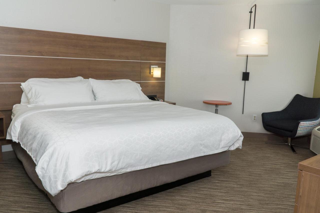 Holiday Inn Express Hotel & Suites Madison By Ihg Buitenkant foto