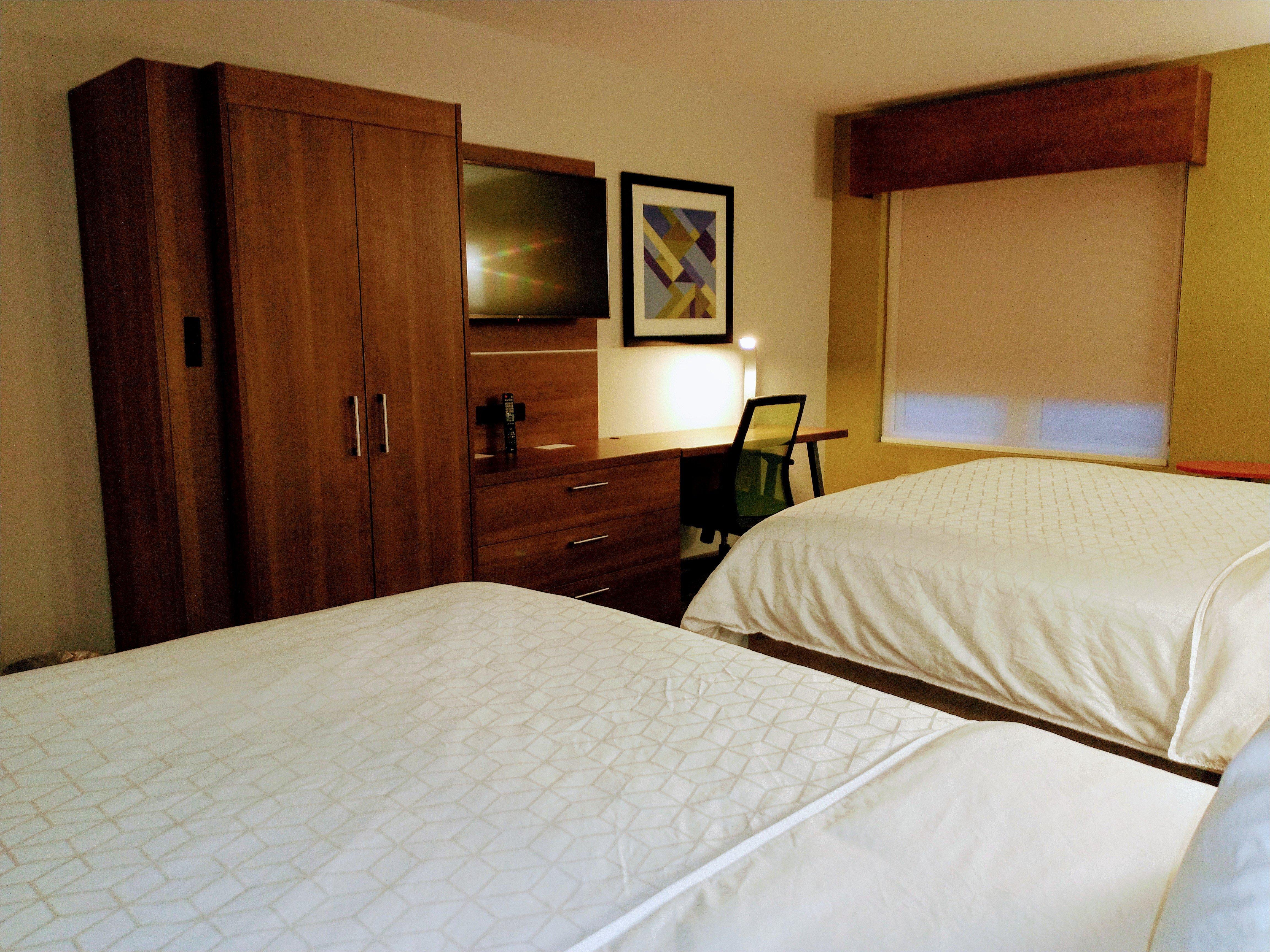 Holiday Inn Express Hotel & Suites Madison By Ihg Buitenkant foto