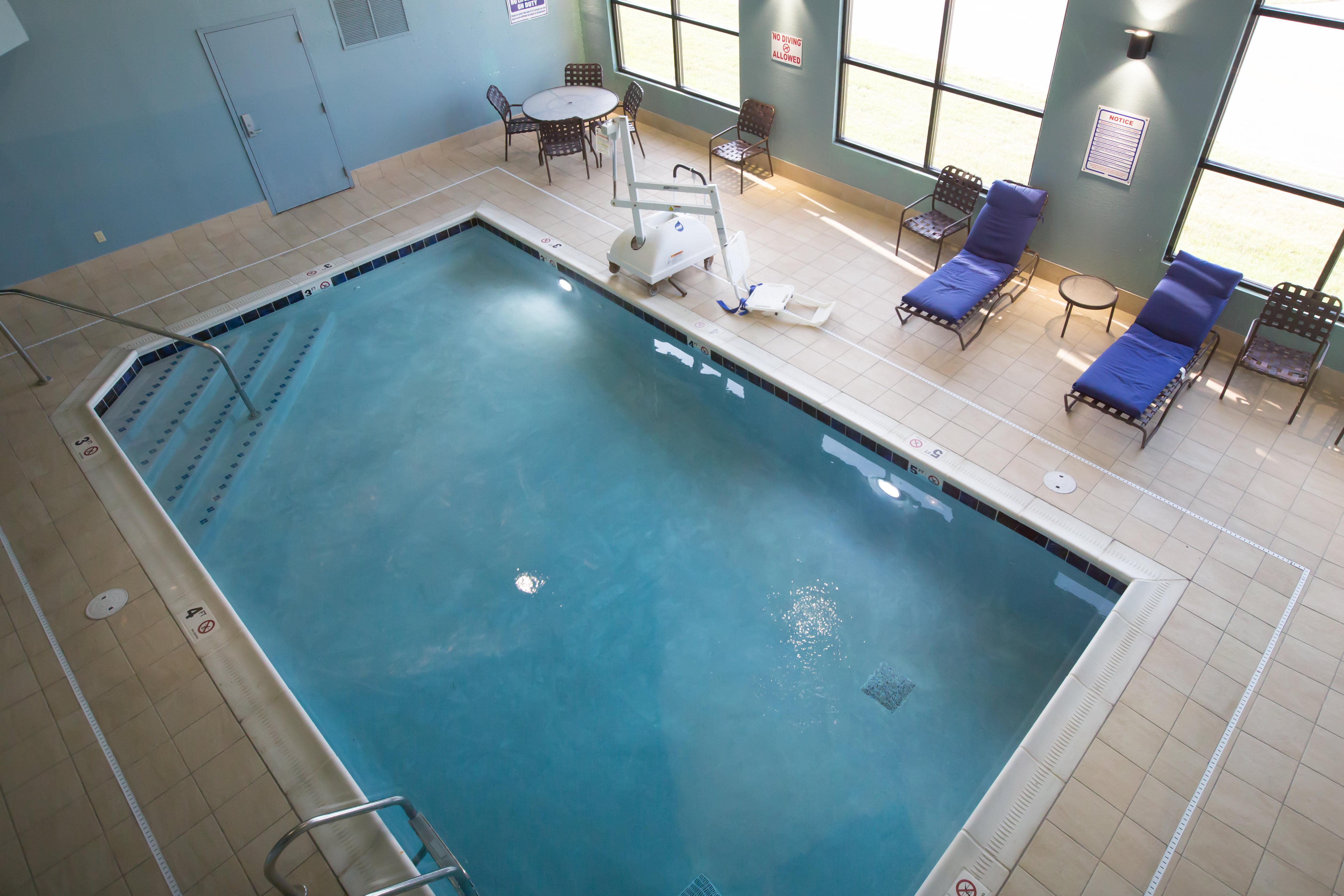 Holiday Inn Express Hotel & Suites Madison By Ihg Buitenkant foto
