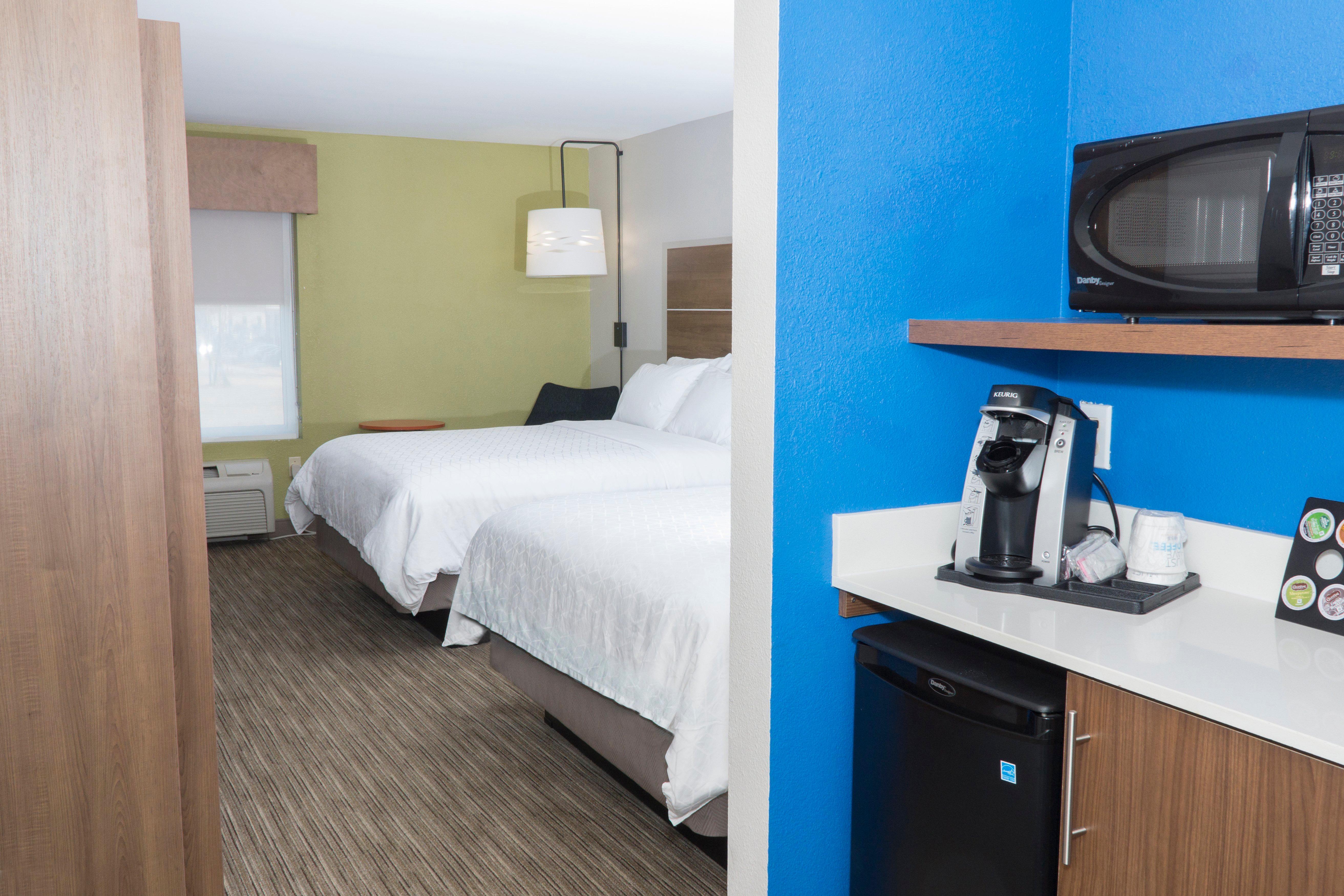 Holiday Inn Express Hotel & Suites Madison By Ihg Buitenkant foto