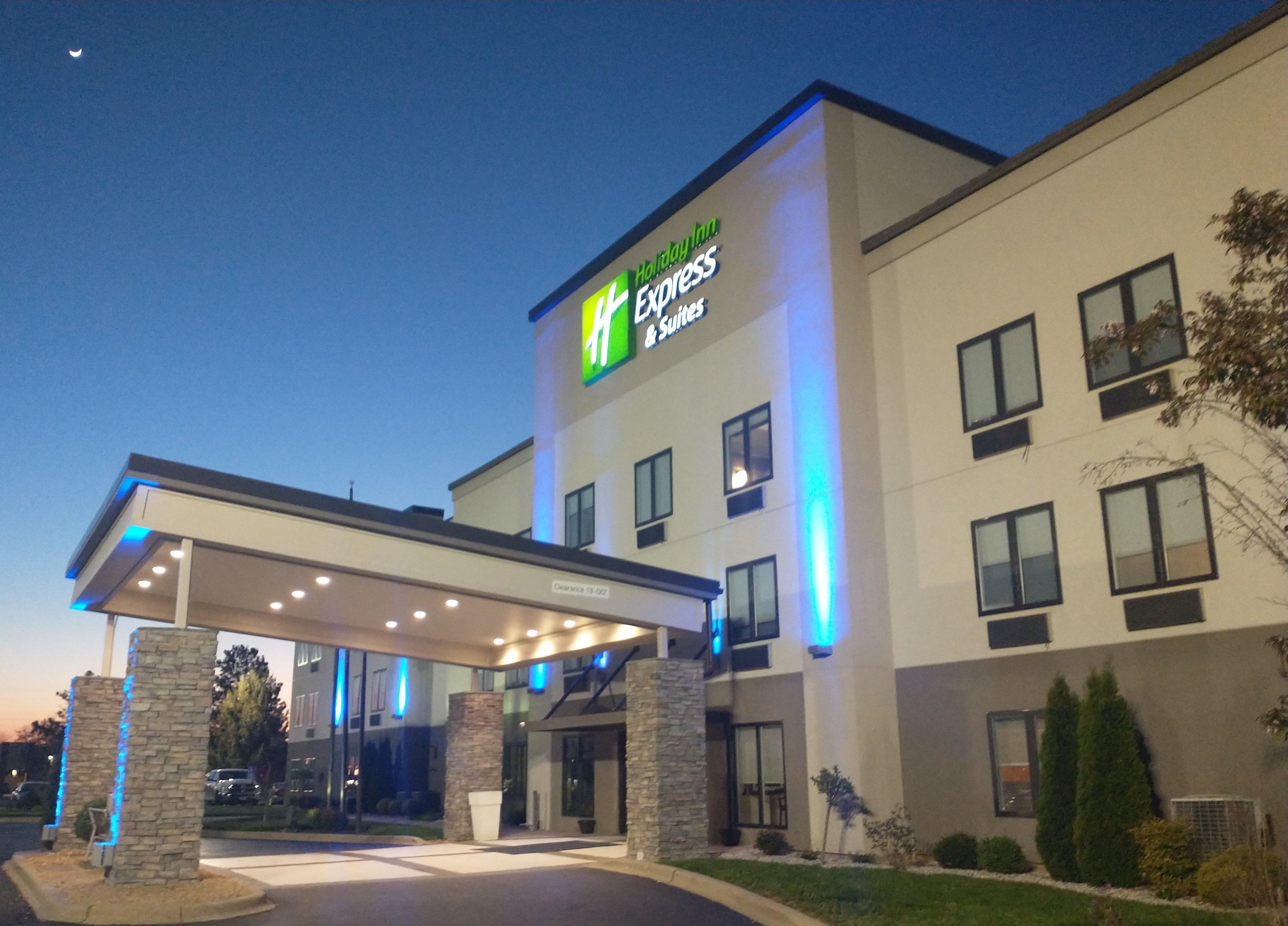 Holiday Inn Express Hotel & Suites Madison By Ihg Buitenkant foto