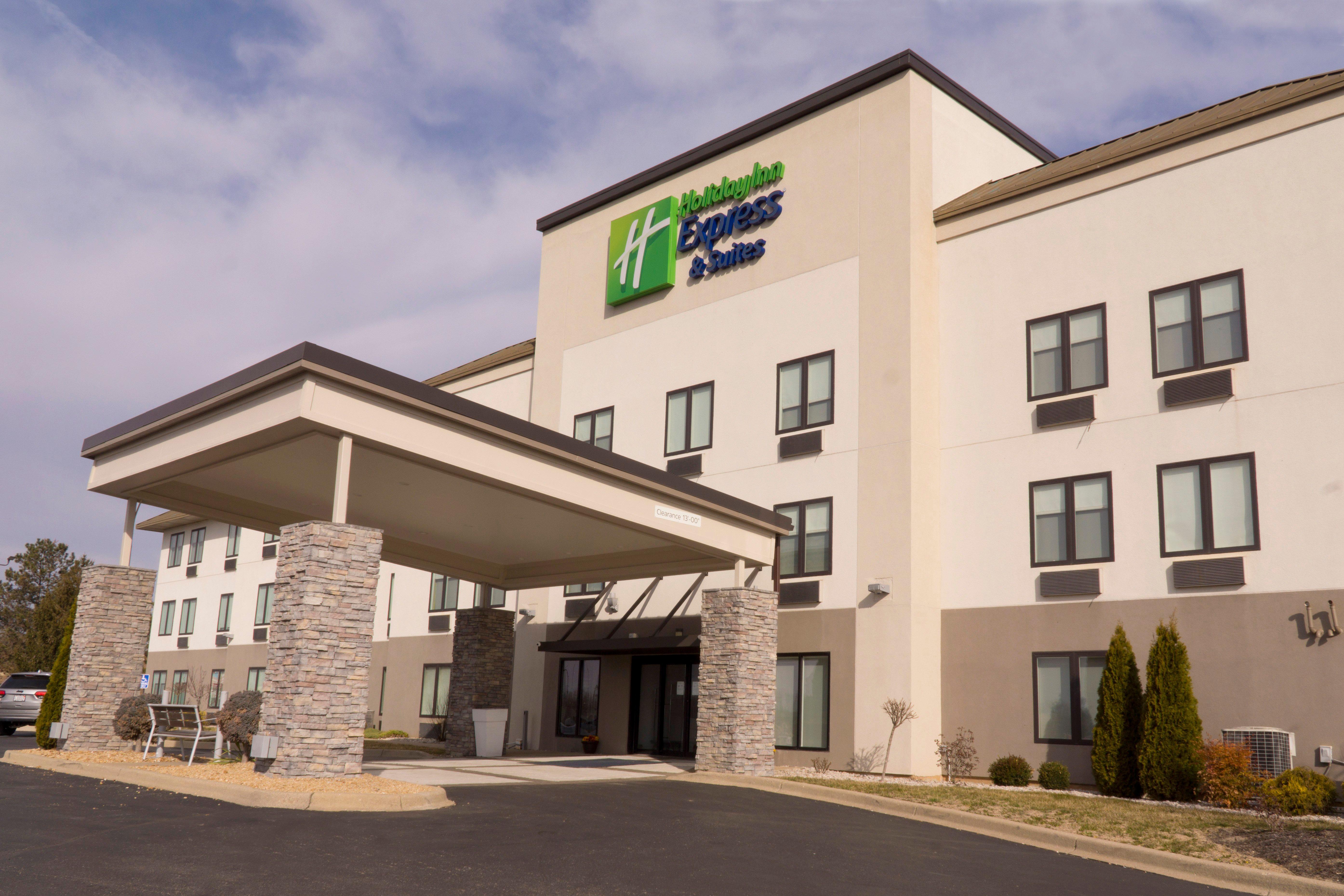 Holiday Inn Express Hotel & Suites Madison By Ihg Buitenkant foto