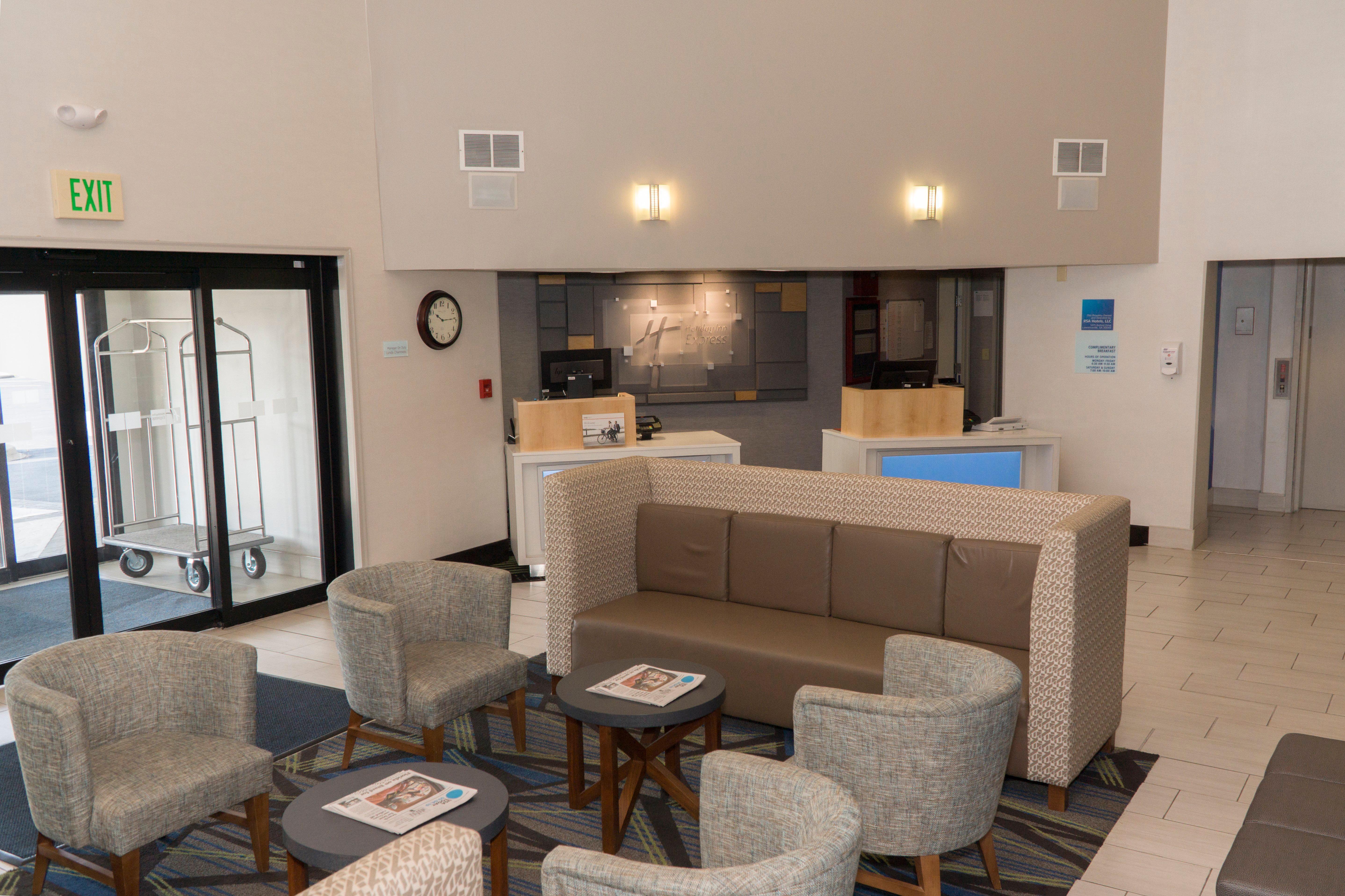 Holiday Inn Express Hotel & Suites Madison By Ihg Buitenkant foto