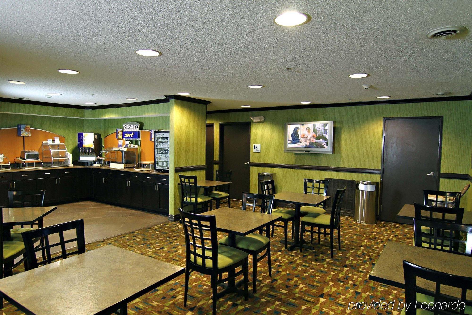 Holiday Inn Express Hotel & Suites Madison By Ihg Buitenkant foto