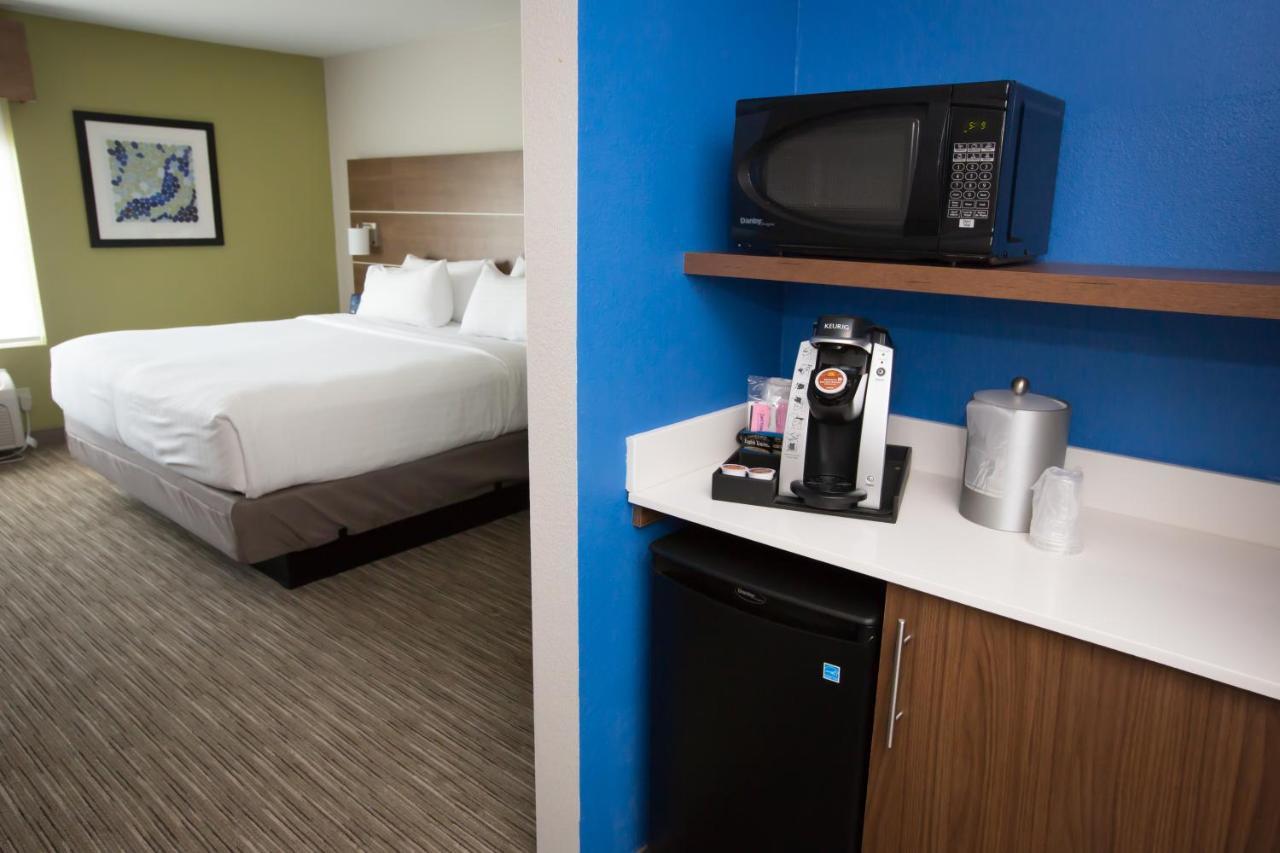 Holiday Inn Express Hotel & Suites Madison By Ihg Buitenkant foto