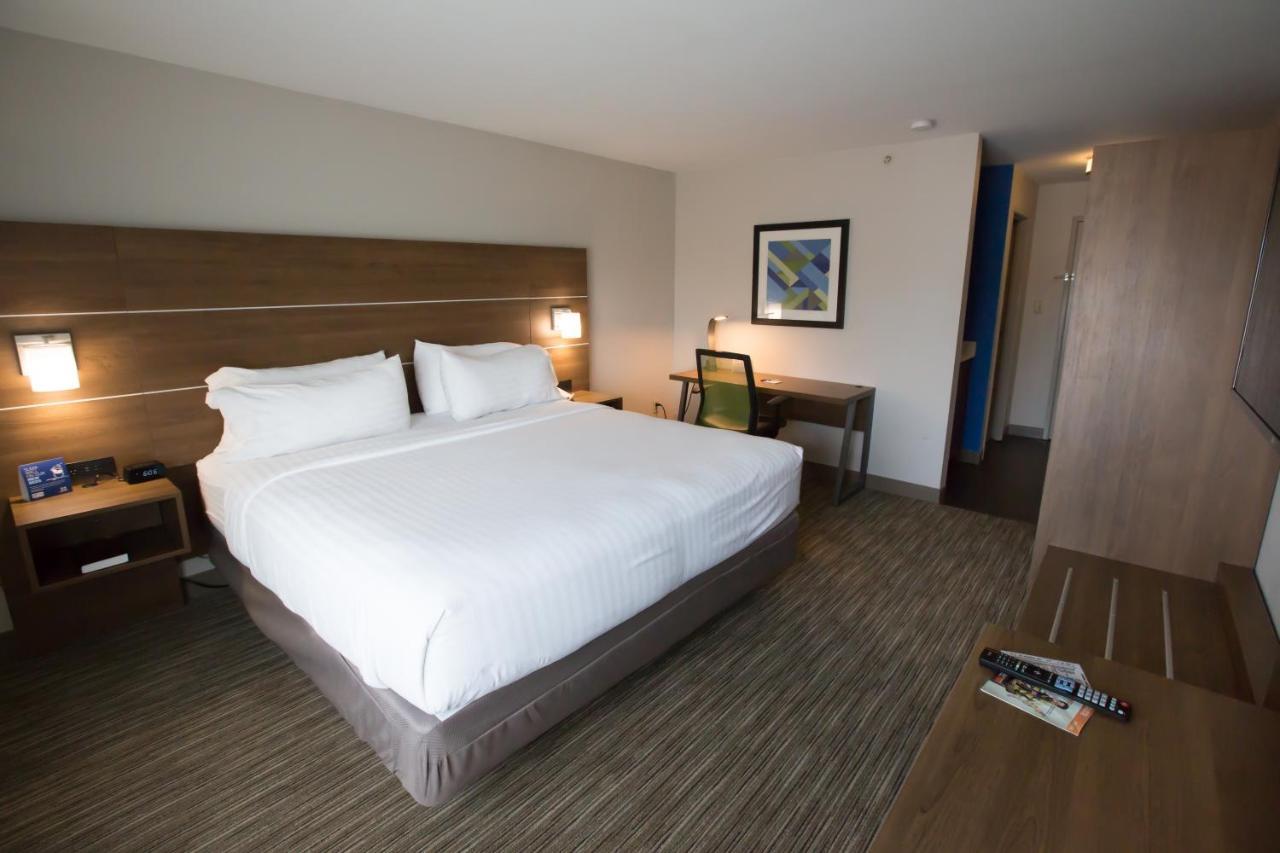 Holiday Inn Express Hotel & Suites Madison By Ihg Buitenkant foto